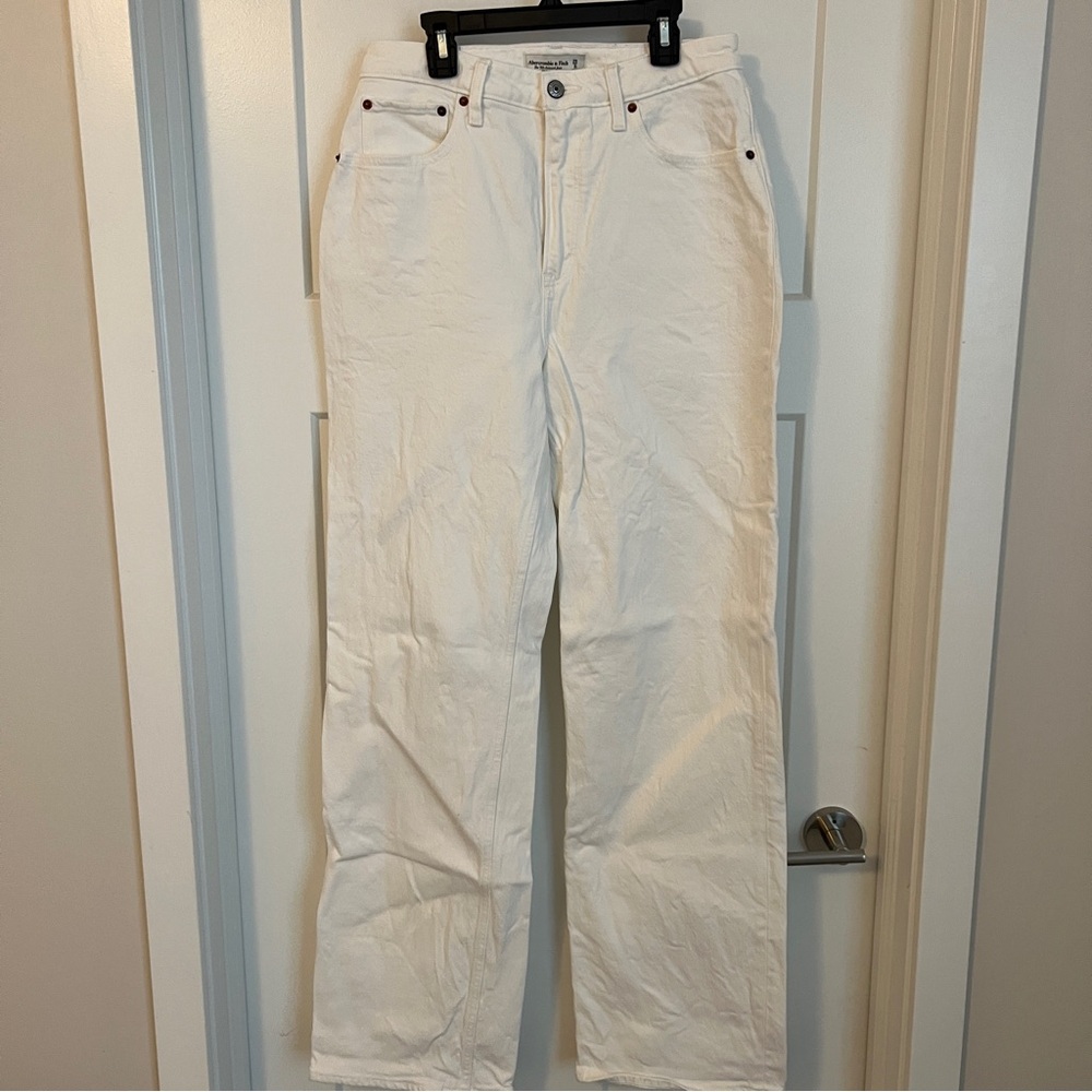 Abercrombie high rise 90s relaxed jeans white size 29 long